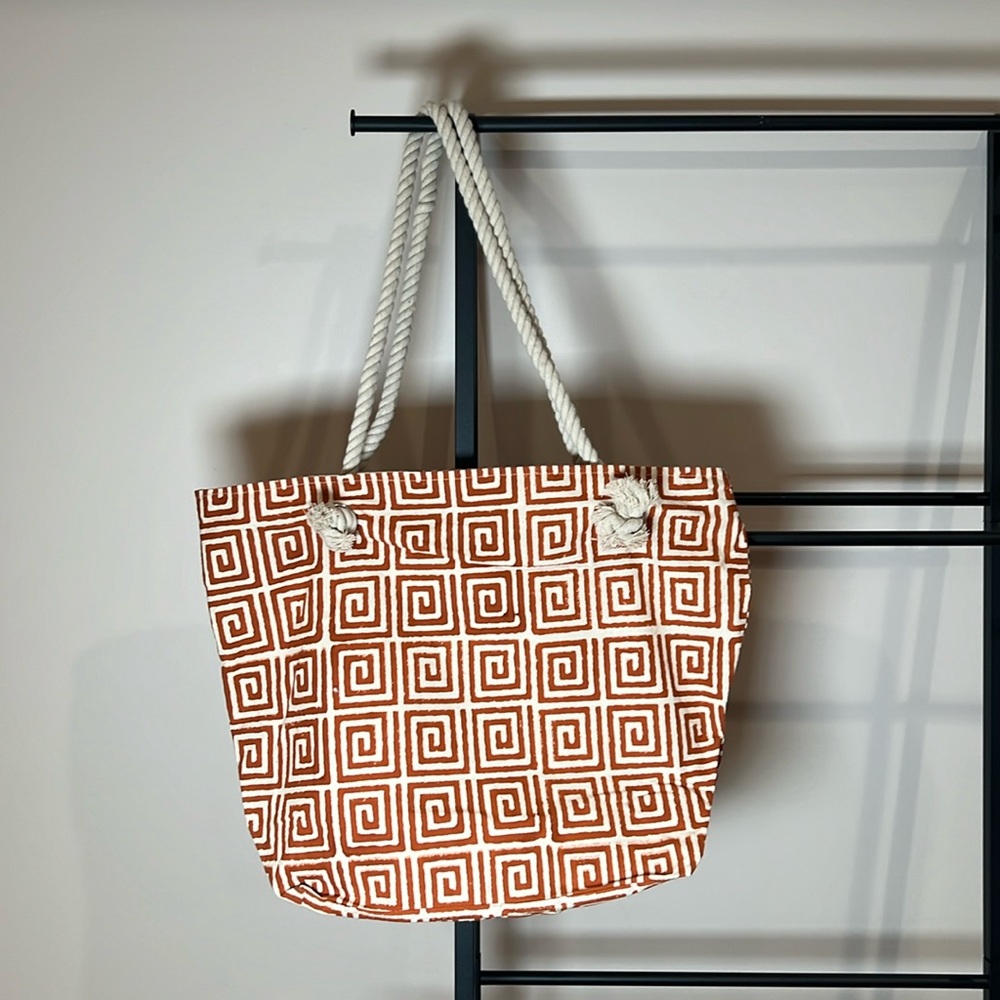 🌺 SUMMER TOTE🌺 Vibrantly Printed Tote bag with rope handles.